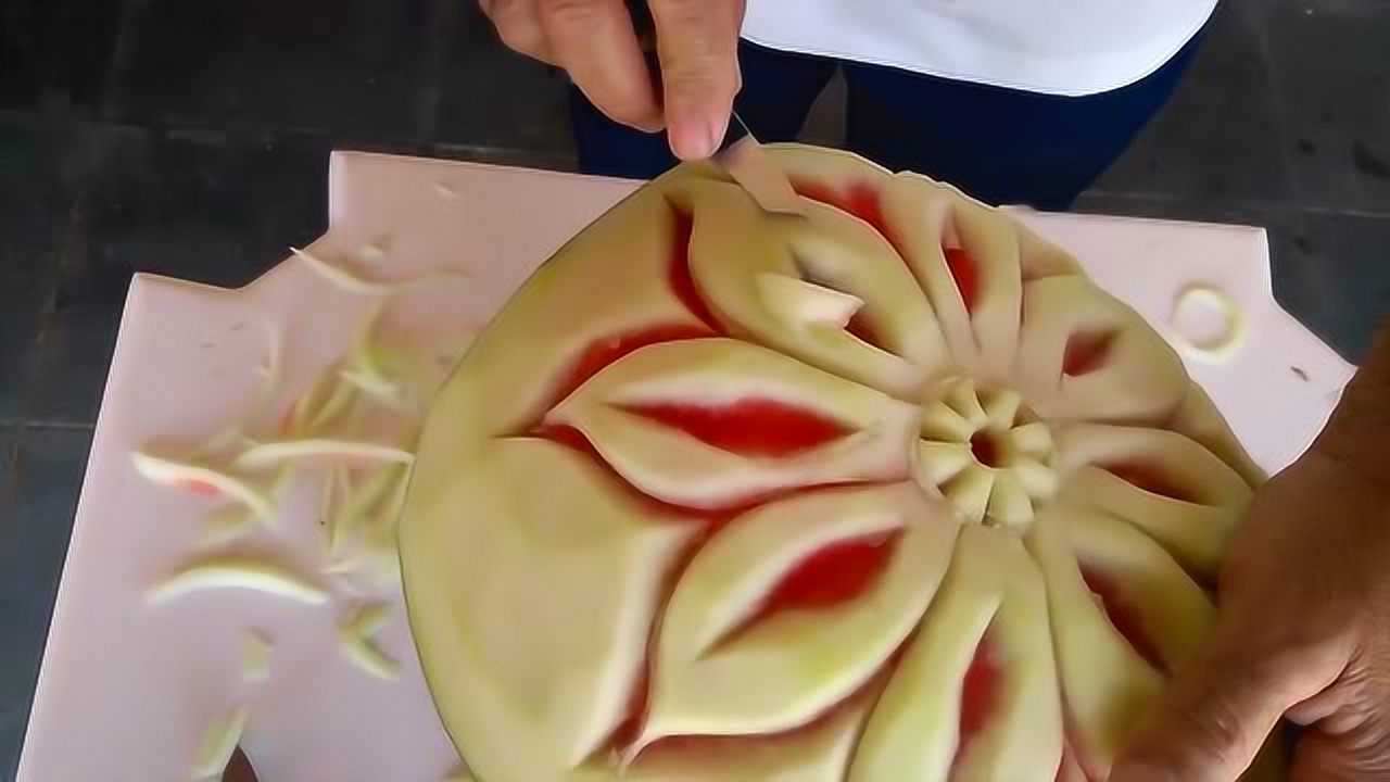 大师教你简单的西瓜刻花,快来学吧