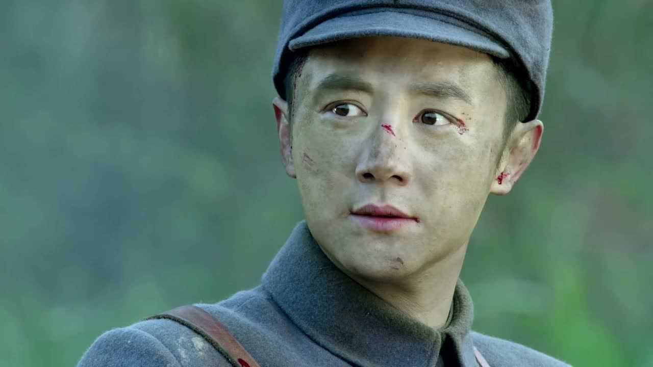 《喋血长江》向小寒冒着炮火终于看到了莫英豪 两人热泪盈眶