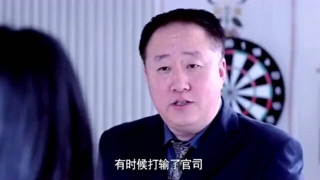 《离婚律师》董大海买了礼物来贿赂罗鹂