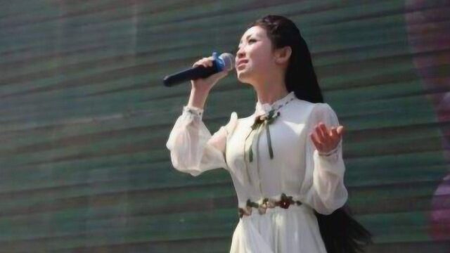 任妙音一首《风含情水含笑》人美歌更美,听得我都醉了,媲美杨钰莹!