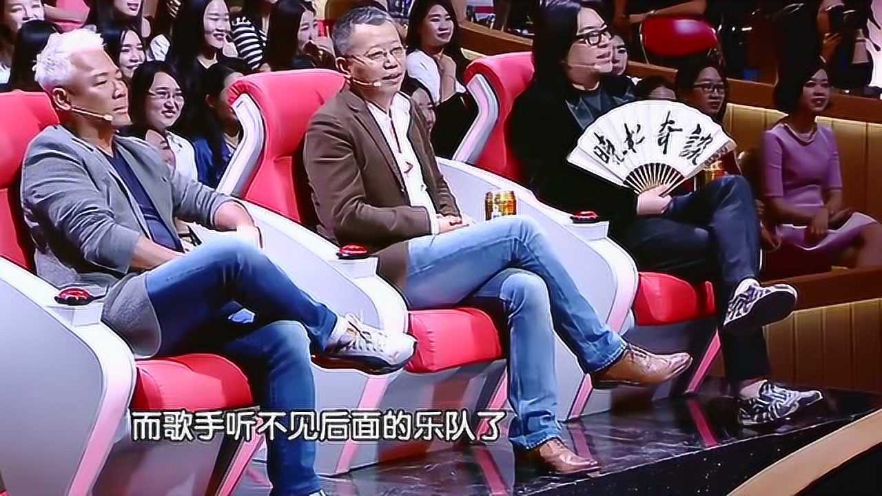 慄坤想要擁抱王凱臺下粉絲不淡定王凱機智化解盡顯情商