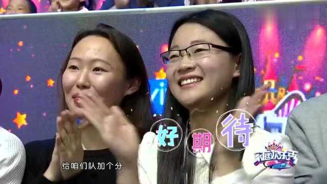 旋风哥挑战四人轮滑旋转 主持人太好玩:可别把我内增高甩出来!