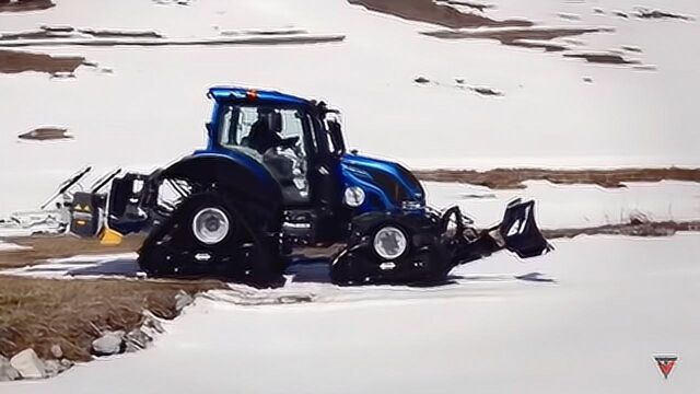 拖拉机清雪使用的轮胎、履带和配套机具