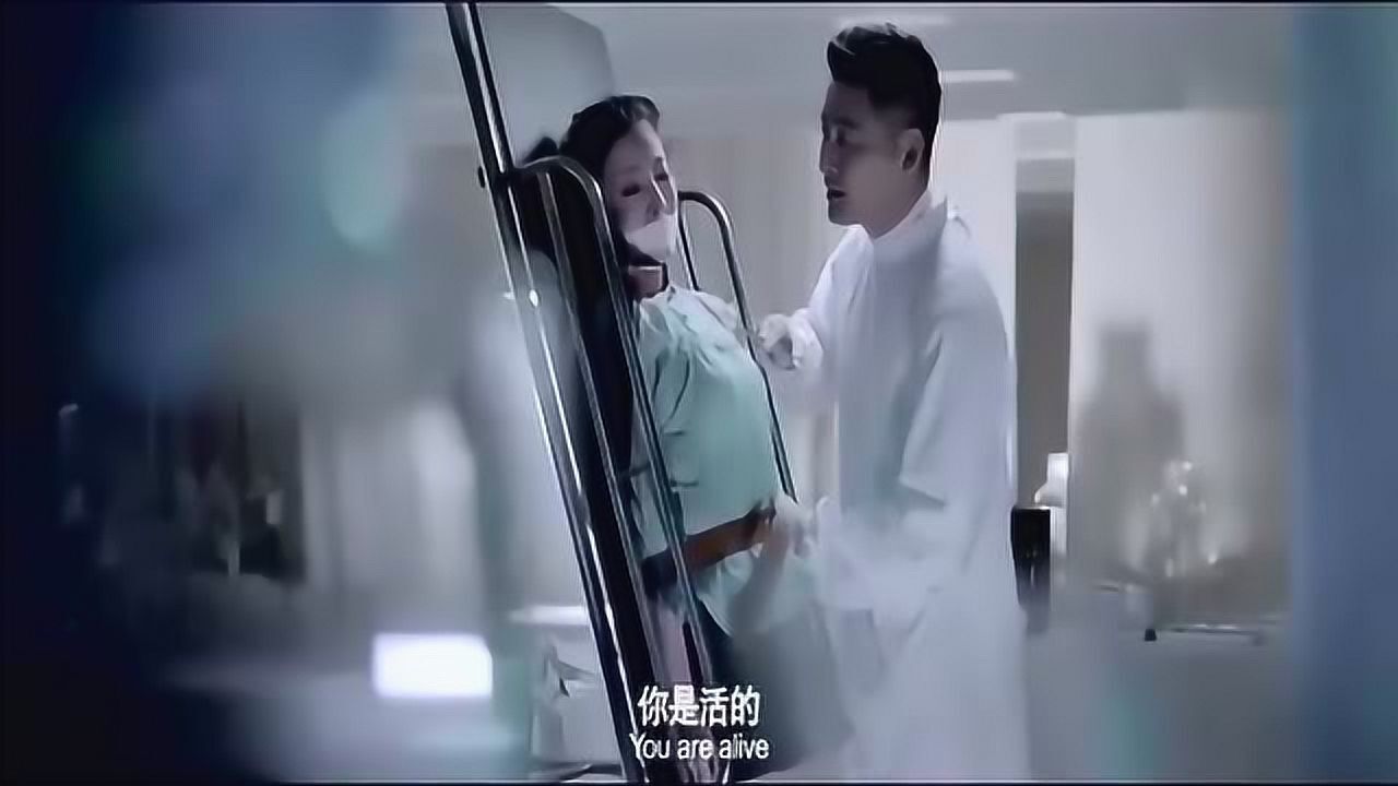 校花误闯男教师解刨室,被当场割掉衣服做手术_高清