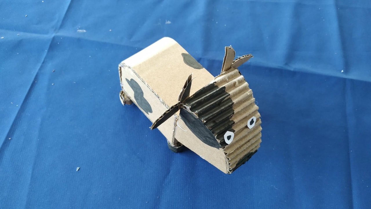纸箱手工制作动物-奶牛