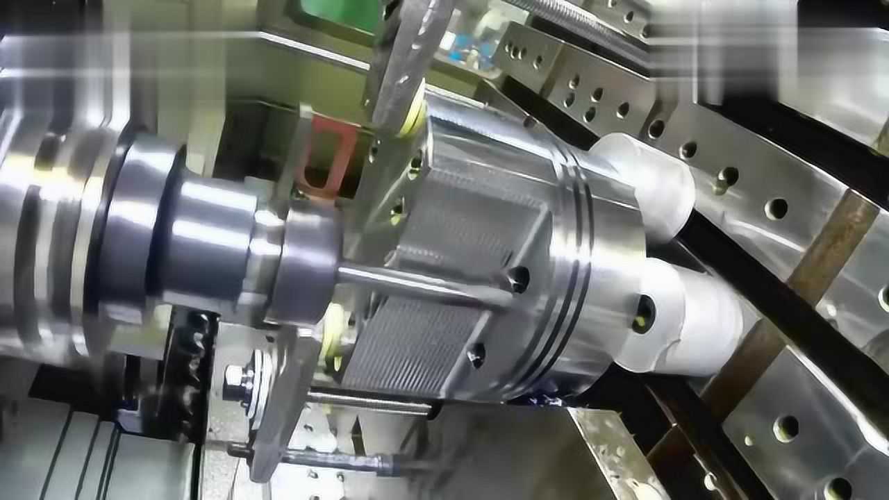 实拍发动机活塞的加工过程,这种操作还真是第一次见