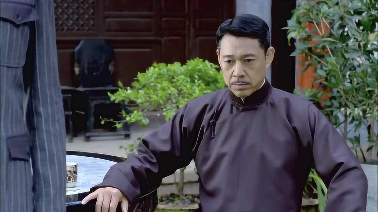 段振国以为自己不是亲生的，被父亲打一巴掌后离家出走了