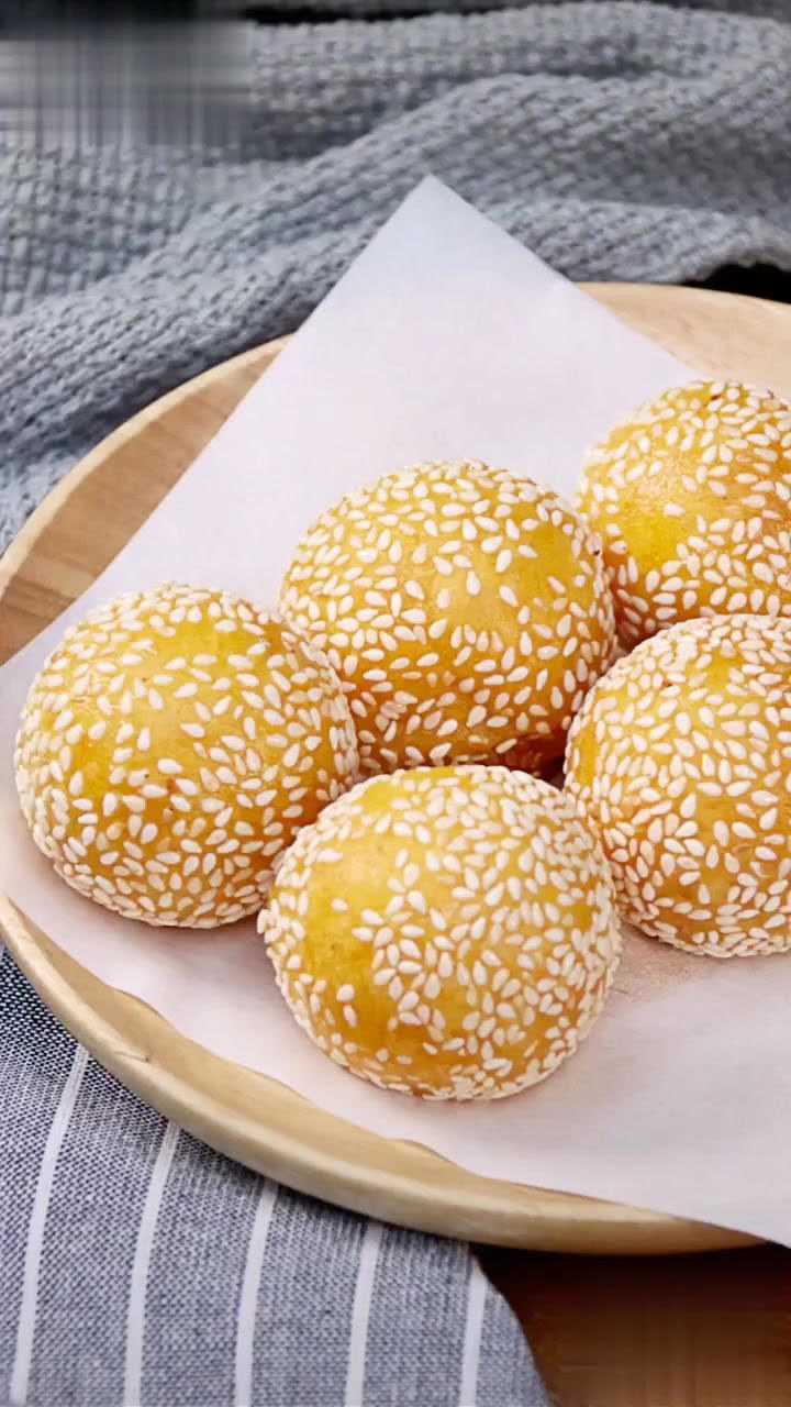 好吃不腻口的红薯小麻团来了,试着做一次吧!