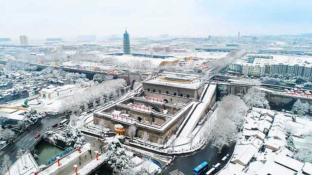 震撼航拍!雪落金陵美如画,古都新城交相辉映