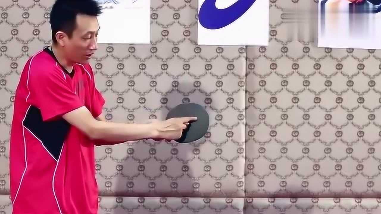 乒乓球教学:用球拍的什么部位击球才更转?看完你就知道了!