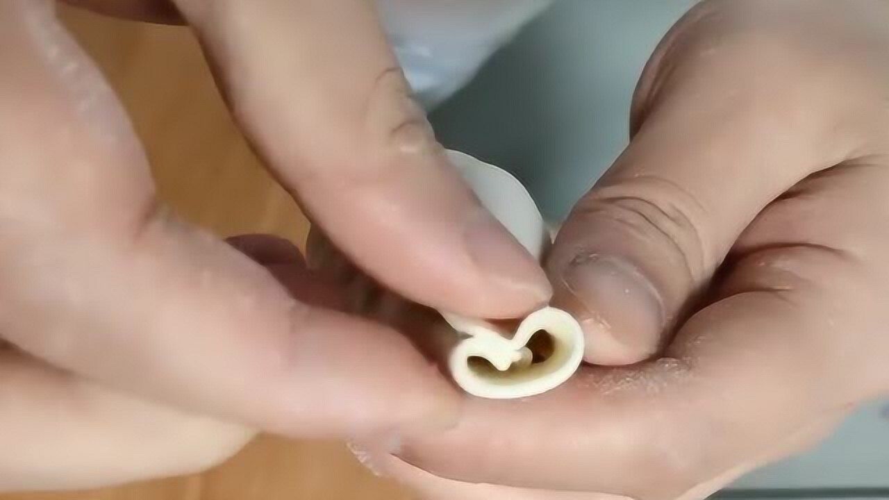 这里有包饺子捏褶的手法全过程省时省力很方便方法太简单了
