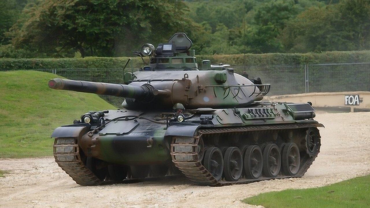 amx30坦克速度快火力猛但是装甲太薄根本不抗揍