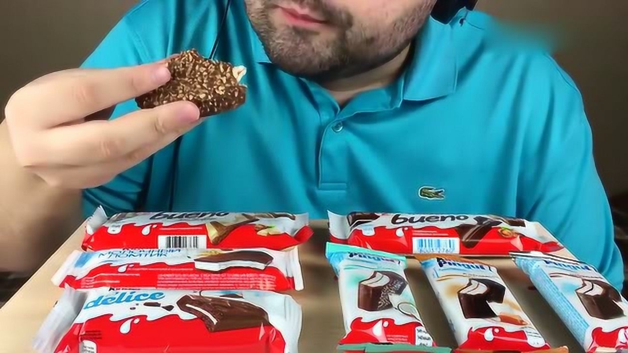 russian大叔吃一桌子的健达巧克力真是无法抵挡的美味