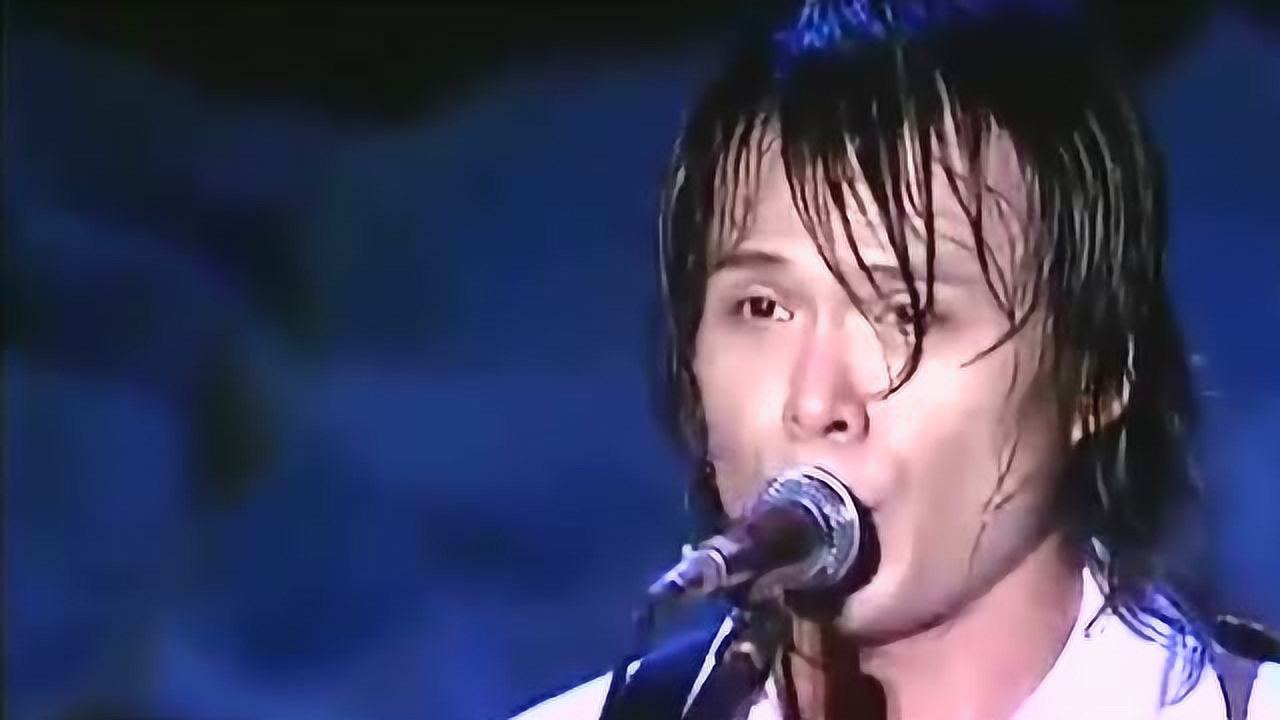 伍佰经典之作再度重相逢简单爱你心所爱很温暖很深情的演唱会