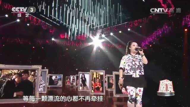 著名演员张海燕上台演唱,讲述拍摄经历传递快乐,让人敬佩