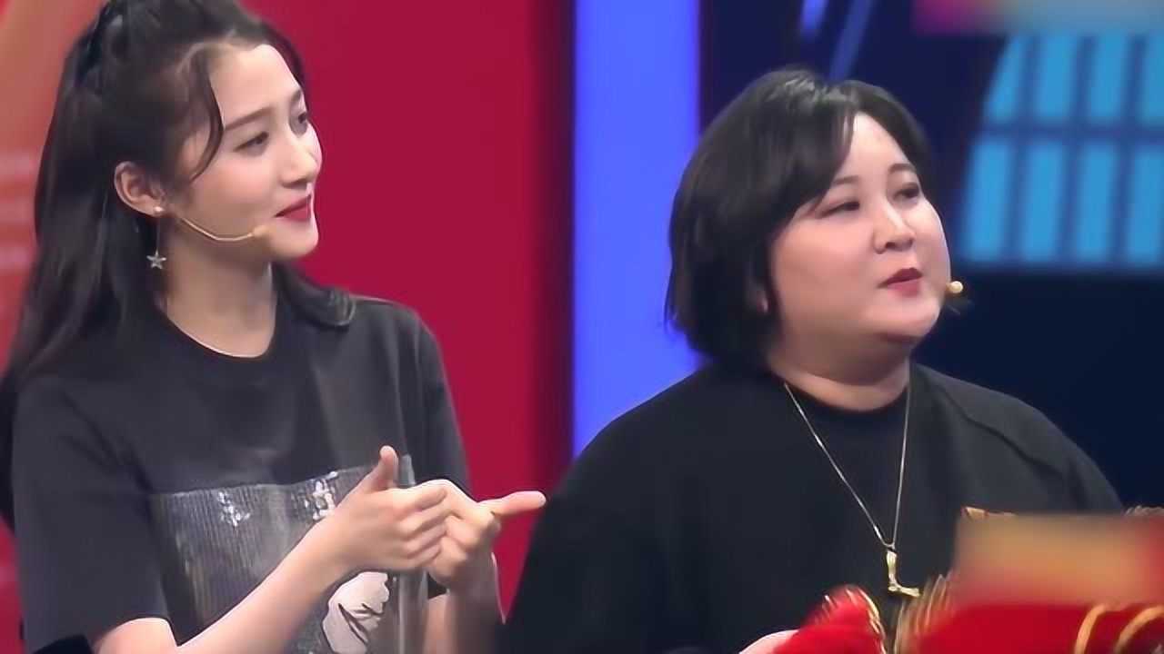 男偶像模仿鹿晗关晓彤害羞靠贾玲身上特别好