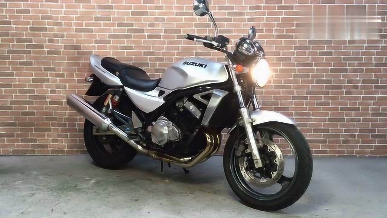 88万!铃木四缸250告诉你什么叫摩托"好声音"!