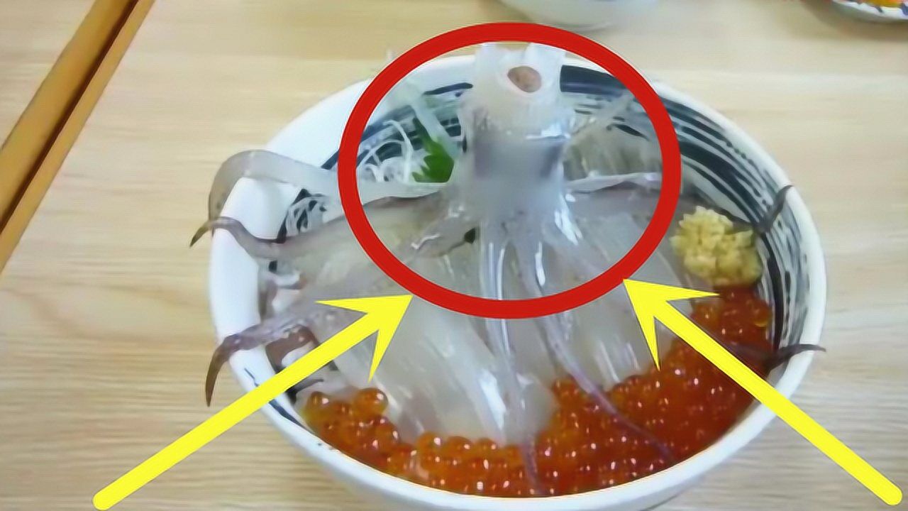 鲜活的章鱼,被浇上酱油,下一秒太可怕!