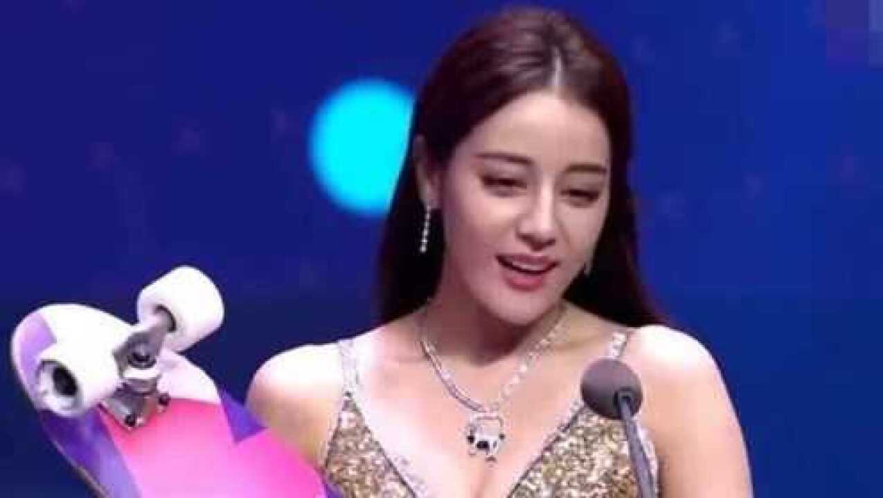 迪丽热巴的身材好不好？当她穿比基尼出场的那一刻，网友炸了！_高清
