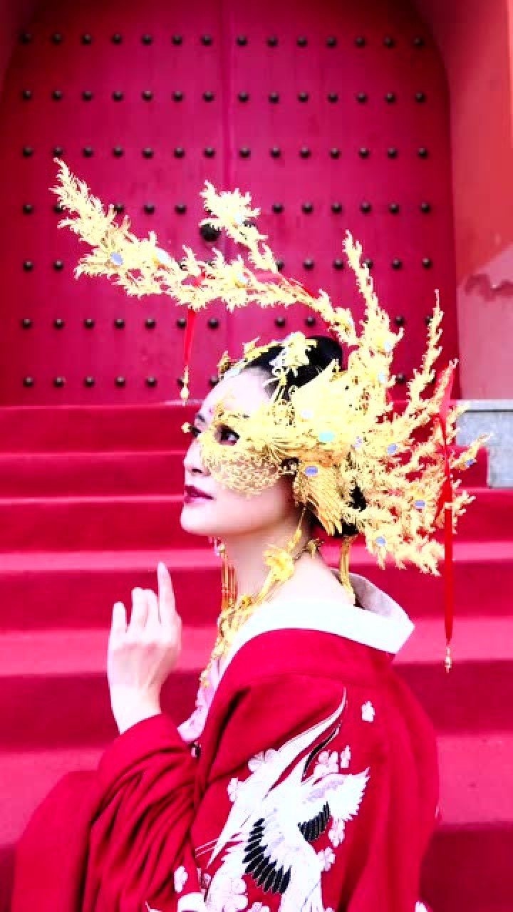 插画师古戈力的作品十月蛇胎里的女主白静共八百多篇