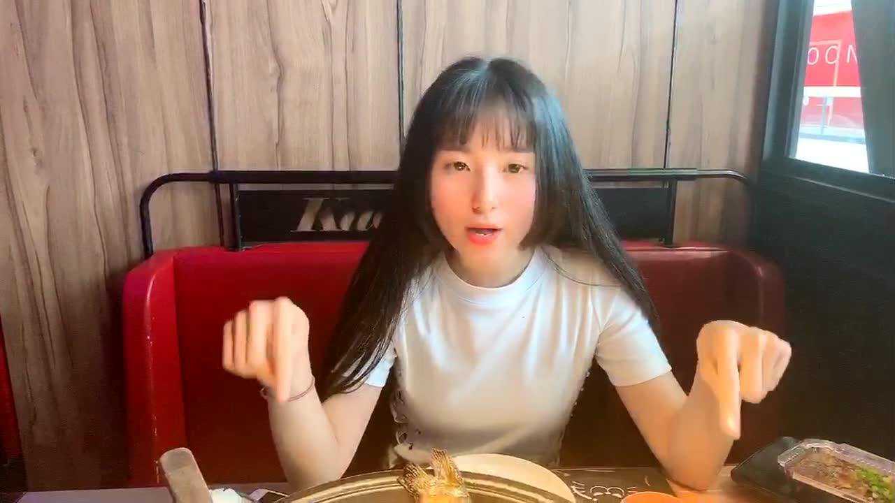 韩国媳妇玉涵12:23尼泊尔媳妇太爱干净,到朋友家还给他打扫卫生,怀孕