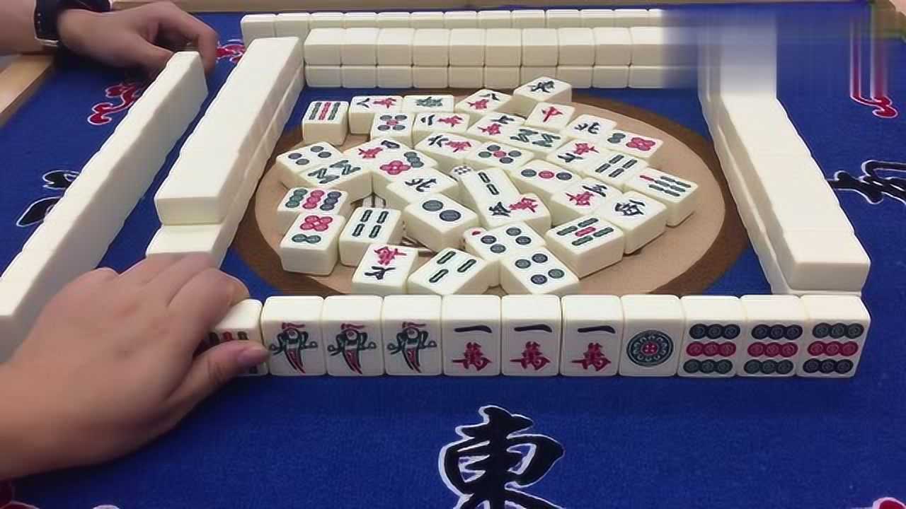 美女这牌超好四暗刻全幺九吊九万错过了杠也没关系够了