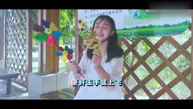 一首《回眸一笑醉春风》,歌词优美旋律动听,听完让人陶醉其中