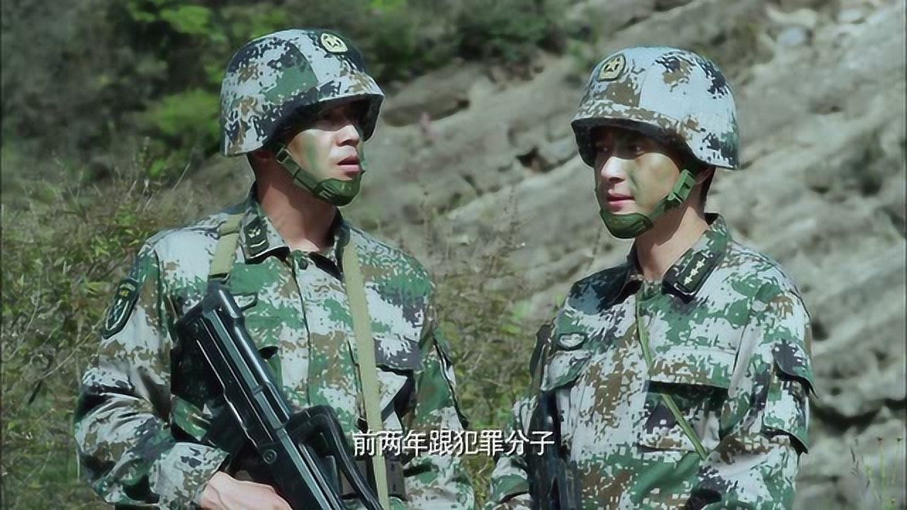 神犬奇兵士兵拿著種地工具打仗看見同行的武器步槍都急眼了