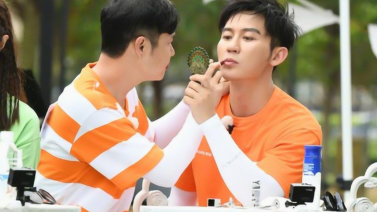 《奔跑吧》朱亚文携妻秀恩爱,单身的李晨只能和小沈阳cp,心酸_高清