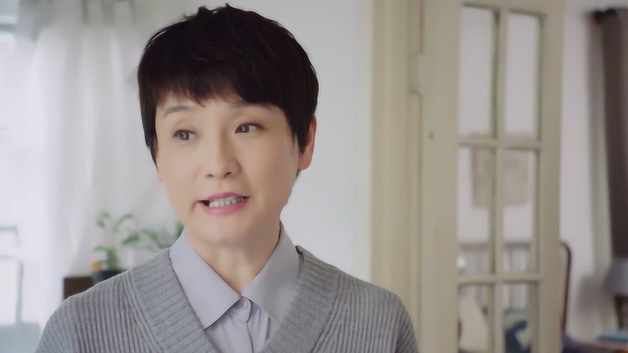 亲爱的热爱的:佟年妈妈变了!穿kk队服支持李现:女婿真棒!