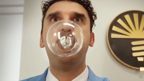 一部搞笑动画片《灯具》，小伙吃下一颗玻璃球，就能吐出一个灯泡