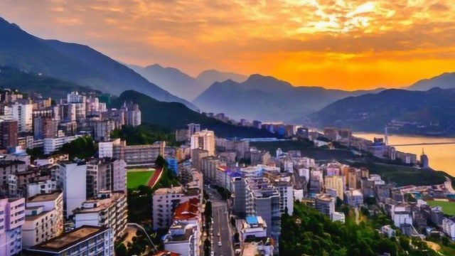 中国最会下雨的城市,一年有250多天在下雨,被誉为“雨城”