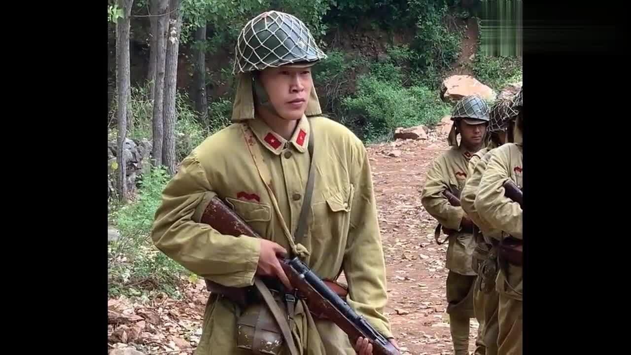 抗日神剧拍戏现场小鬼子跟长官汇报战况怎么被自己人打死了