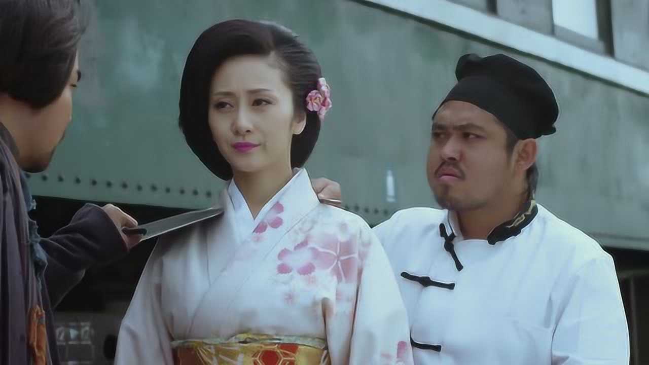 觉醒者土匪们挟持日本女军官下了火车才发现早已经被包围