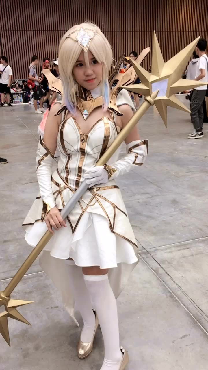 超可爱的光辉女郎cos