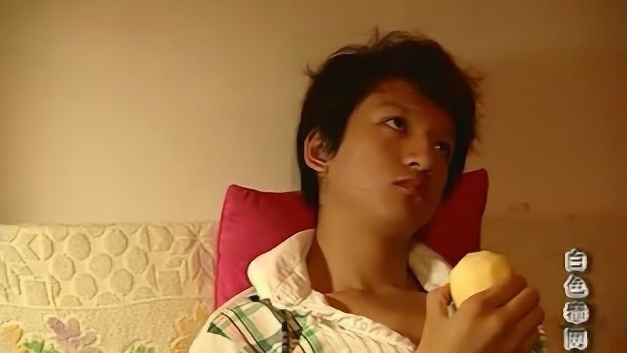 白色毒网大学生在家啃老却埋怨老爹不是市长真寒心