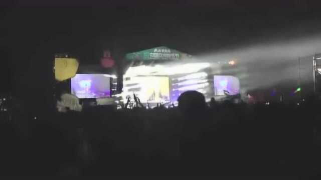 瓜洲音乐节新裤子乐队赵梦演唱《After,party》,点燃全场