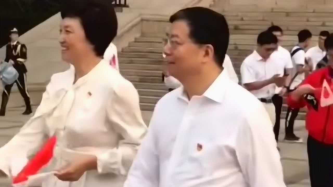 清华大学校长邱勇，看上去好有文化，是我到达不了的人生巅峰！_腾讯视频}