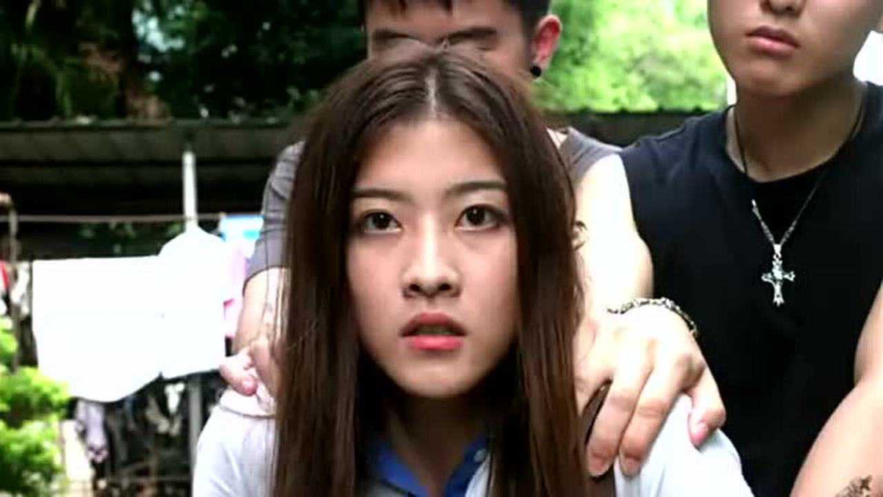 齐天露出本相秦淼淼被小混混殴打十八班全体对抗小混混