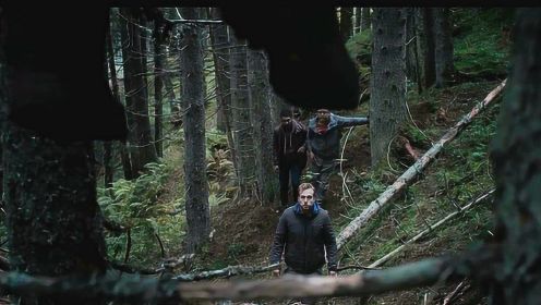 4人横穿森林，看见树上倒挂活人，原来这里是远古邪物的“禁地”