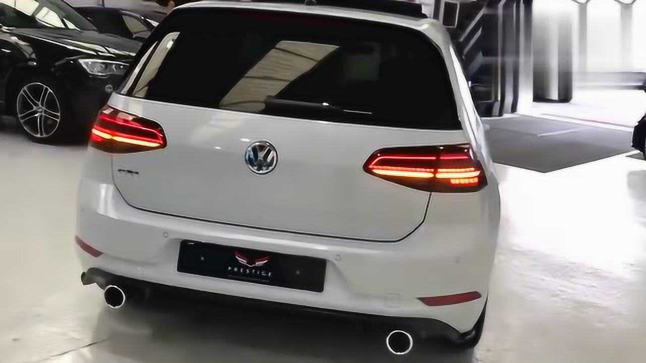 实拍白色大众高尔夫gti