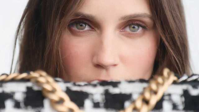 Marine Vacth 演绎香奈儿19手袋广告影片