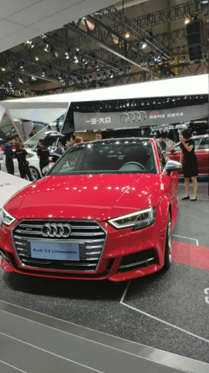 最有灵魂的一款奥迪,这个银耳朵就是标志性的颜色!