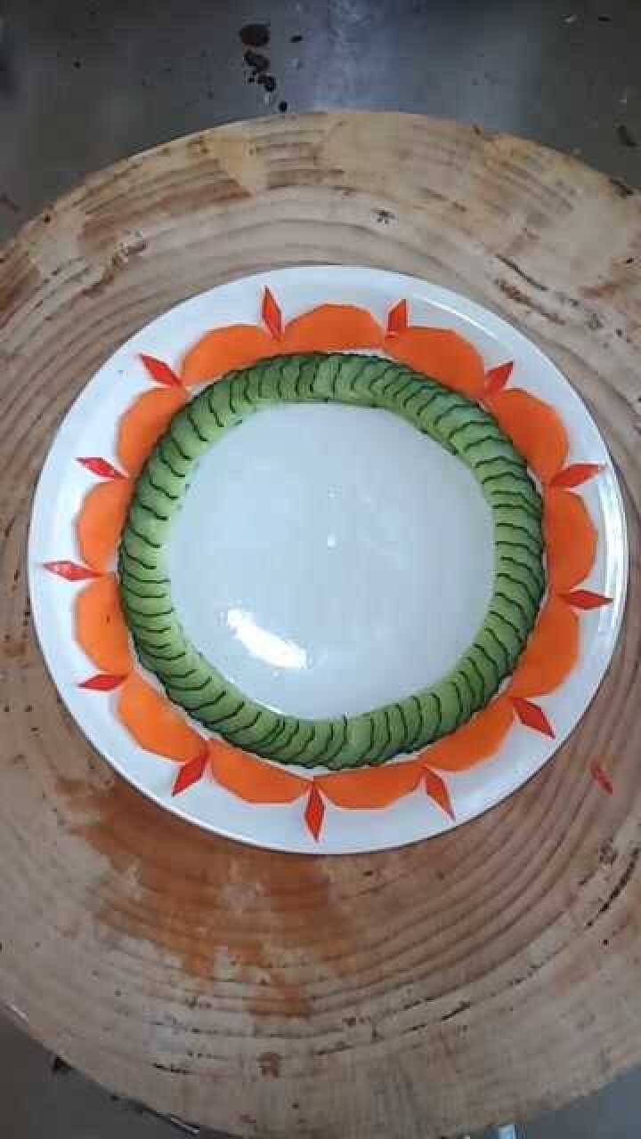 简单的盘饰围边,适用于各种菜品,喜欢的可以学习起来