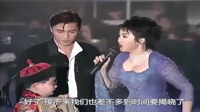 当年《末代皇帝》的主演尊龙为黎明颁奖!他的俊美可以媲美张国荣