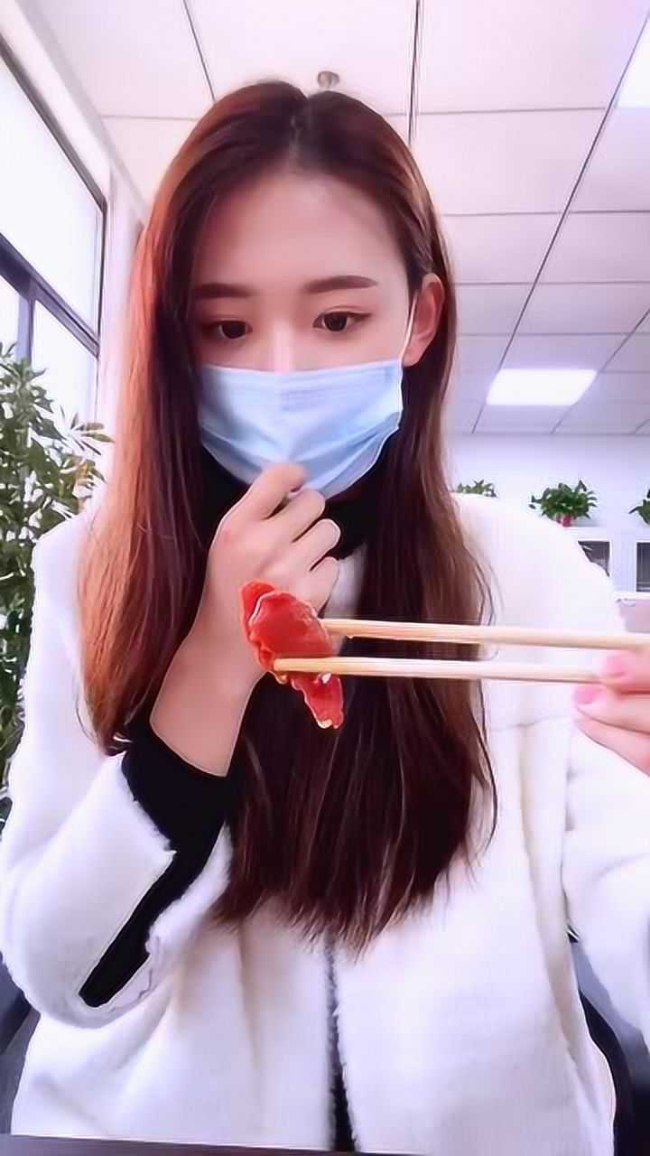 戴口罩吃饭的正确示范戴口罩