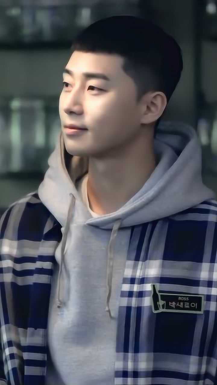 朴叙俊,栗子头的穿搭真的无可挑剔!