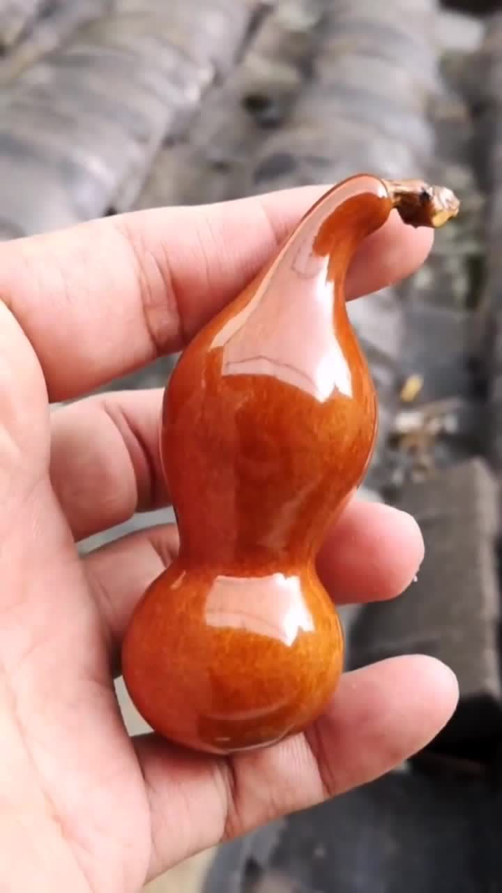 盘了很多天的葫芦,今天拿出来晒一晒,至今依然有人说成是机刷的
