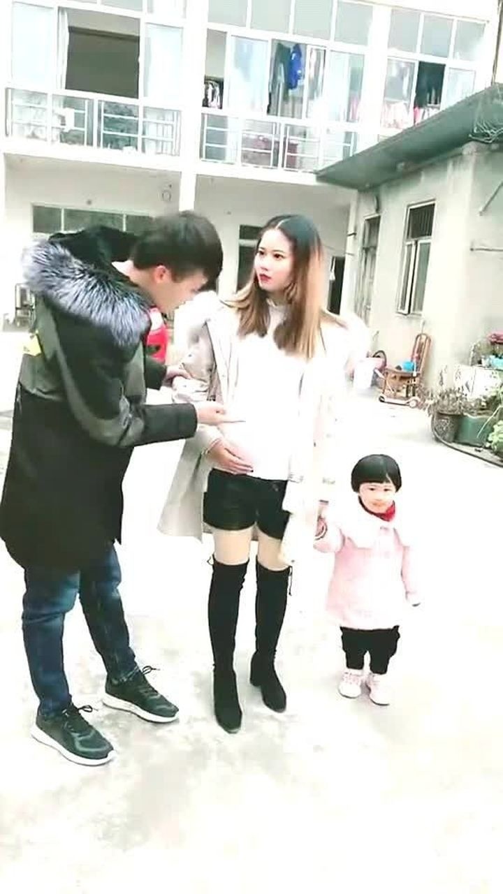 怀孕六个月的肚子，老公都觉得不可思议，这也太大了！_高清