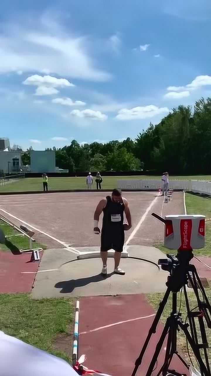 德国的大力士铅球扔出去的瞬间居然有十几米